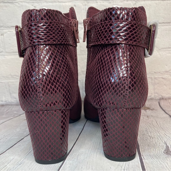 KAREN SCOTT Wine Snakeskin Ivyy Booties - Picture 11 of 16